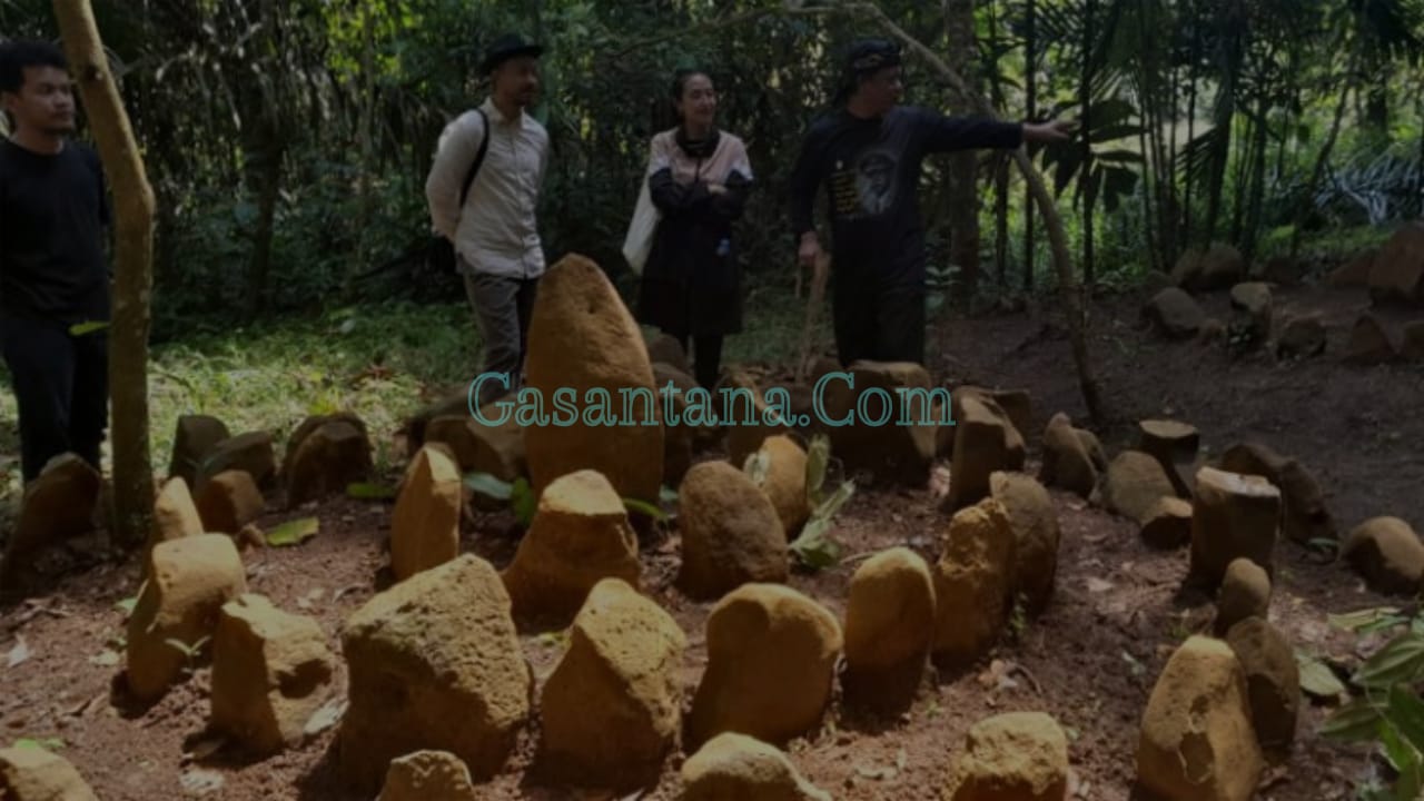 Eksplorasi Ilmiah dan Pelestarian Budaya | Peneliti UNESCO Meneliti Situs Batu Melingkar Lemah Tuan Alam di Tasikmalaya