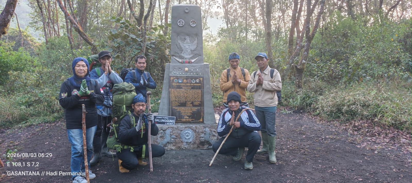 Tim Exspedisi Gasantana Monumen Kawah Purba